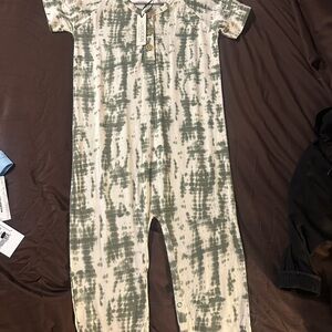 Kate Quinn Green and Cream Tie-Dye Bodysuit